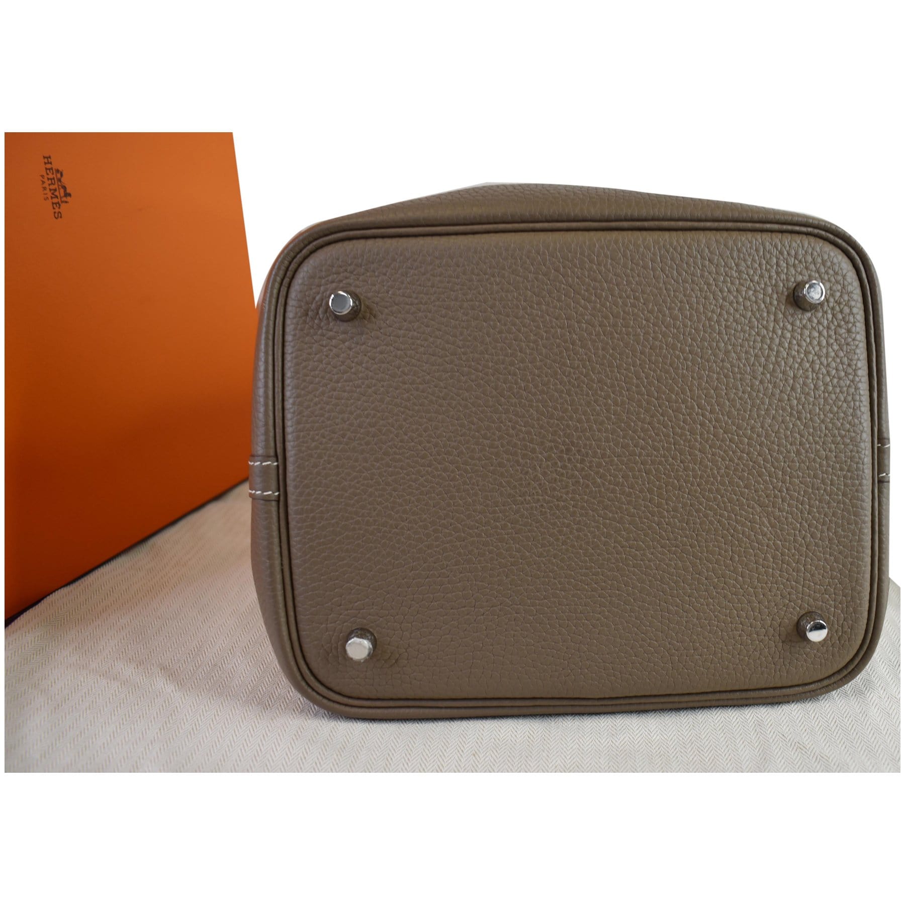 HERMES Picotin Lock 22 Sauge Taurillon Clemence Leather With Gold Hard –  Bags Of Personality