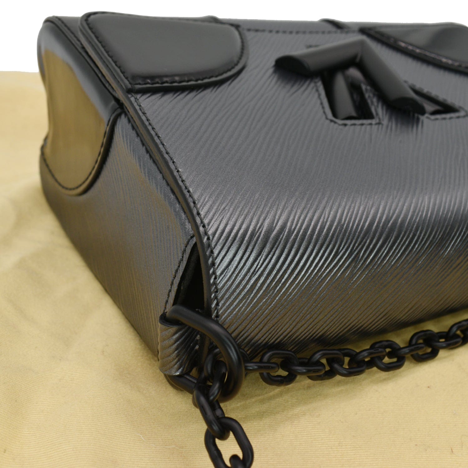 Louis Vuitton twist MM shoulder bag excellent condition durable epi black  leather with silver hardware asking $2800 comment for more information or  to purch…