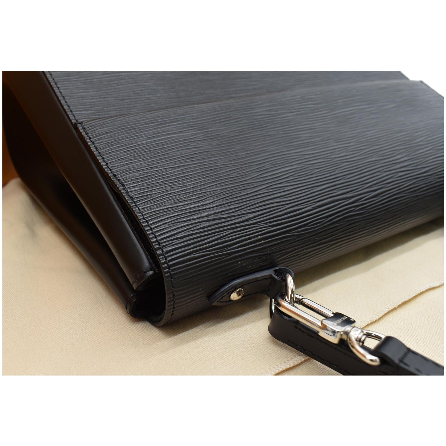 LOUIS VUITTON Cluny MM Epi Leather Shoulder Bag Black - Hot