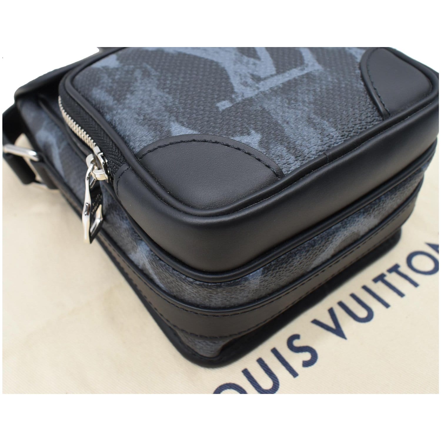 Louis Vuitton Pastel Black Monogram e Messenger Bag Louis