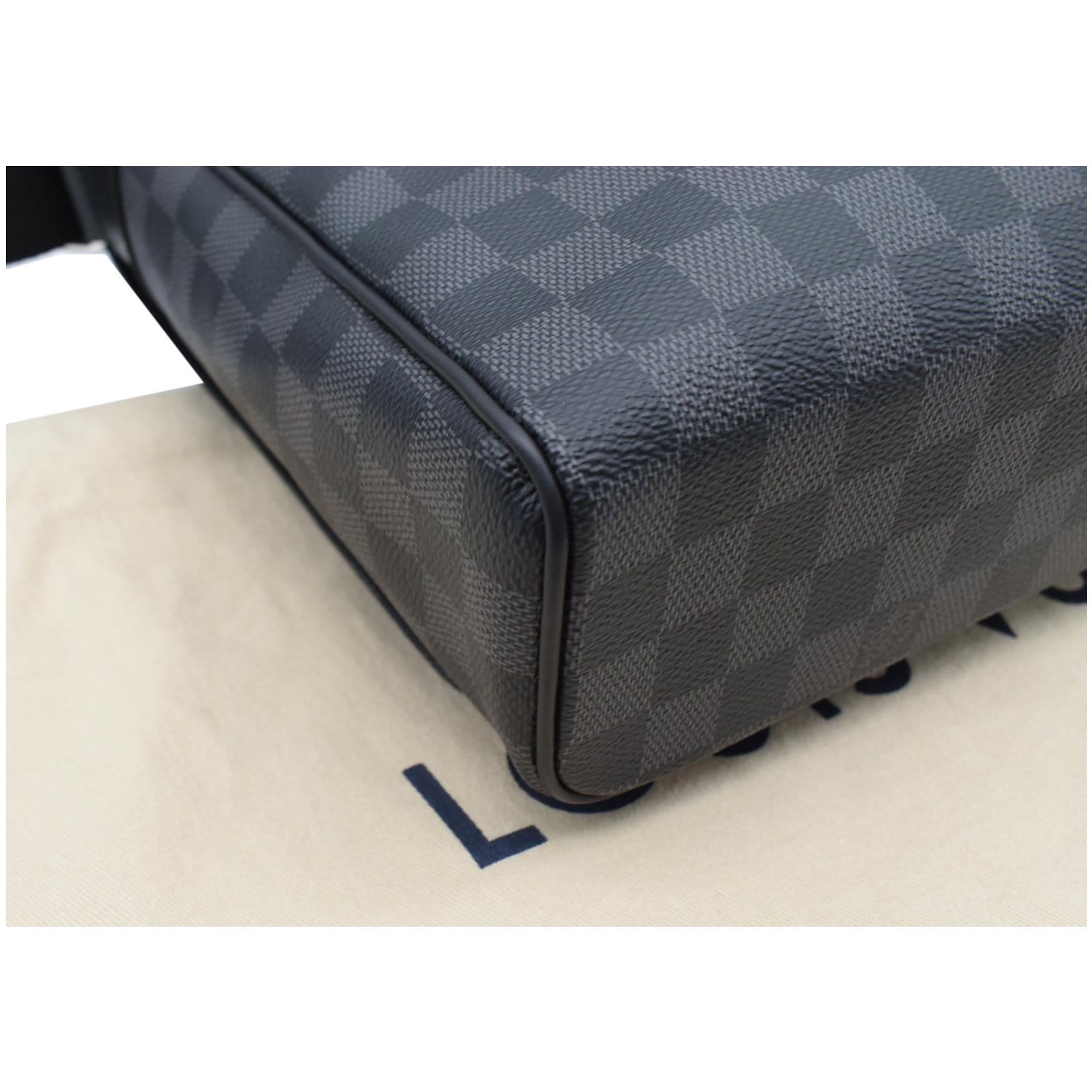 Louis Vuitton Monogram Eclipse District MM - Black Messenger Bags, Bags -  LOU701588