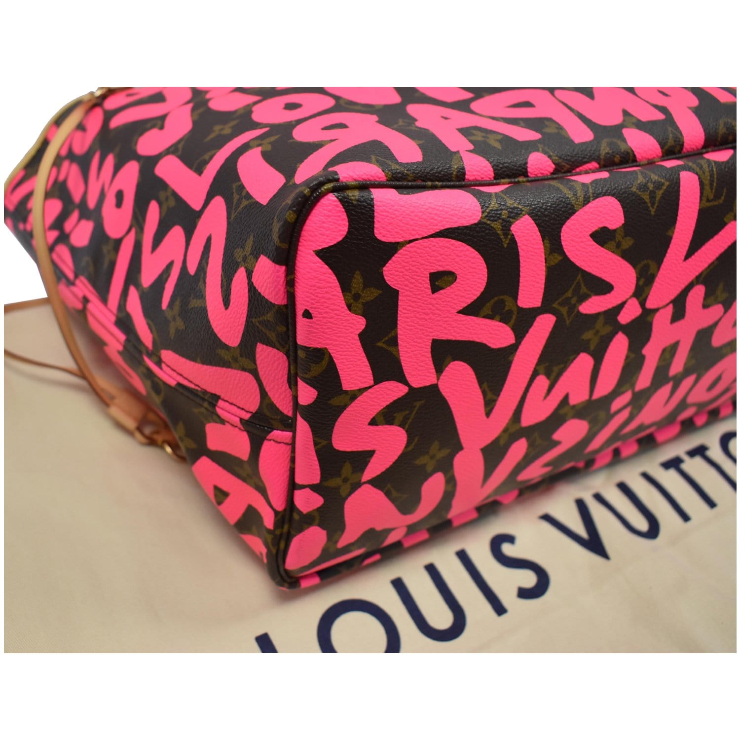 Louis Vuitton Neverfull Graffiti Bag - 2 For Sale on 1stDibs