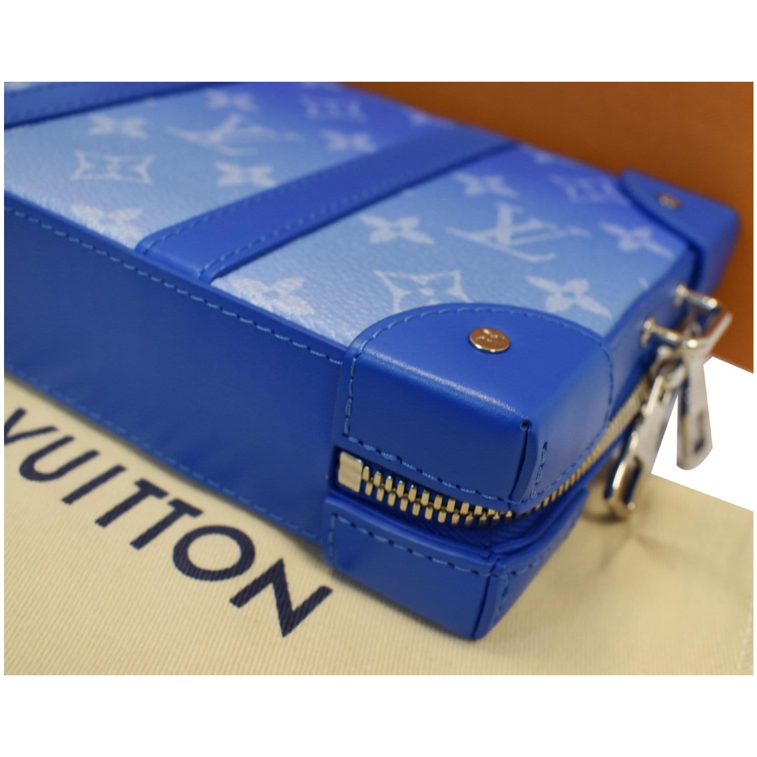 LOUIS VUITTON Monogram Clouds Soft Trunk Shoulder Bag Blue M45430 LV Auth  42826a White ref.941025 - Joli Closet