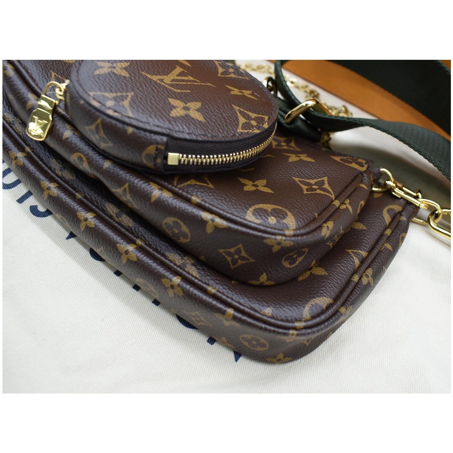 Pochette accessoire glitter clutch bag Louis Vuitton Brown in Glitter -  11454592