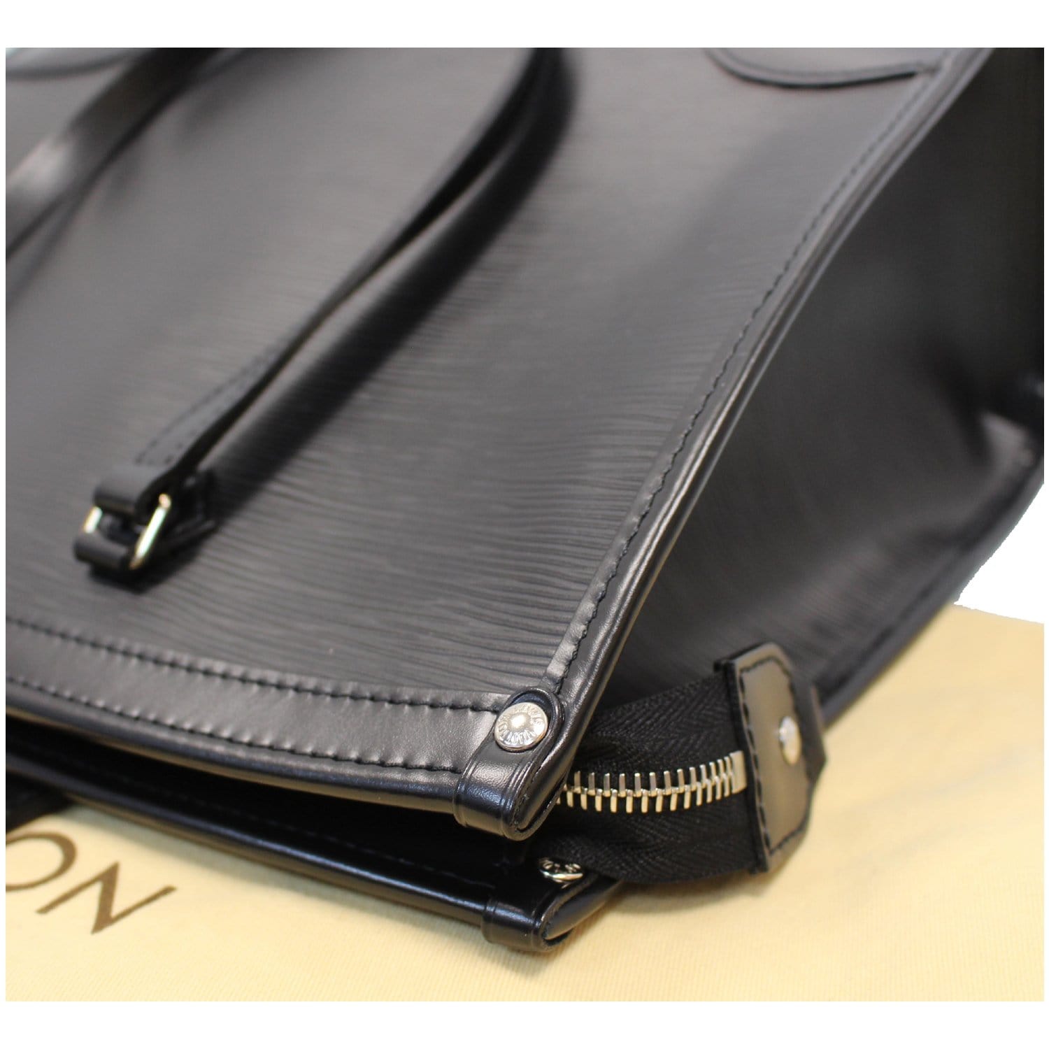 LOUIS VUITTON Shoulder Bag M59342 Madeleine GM Epi Leather Black