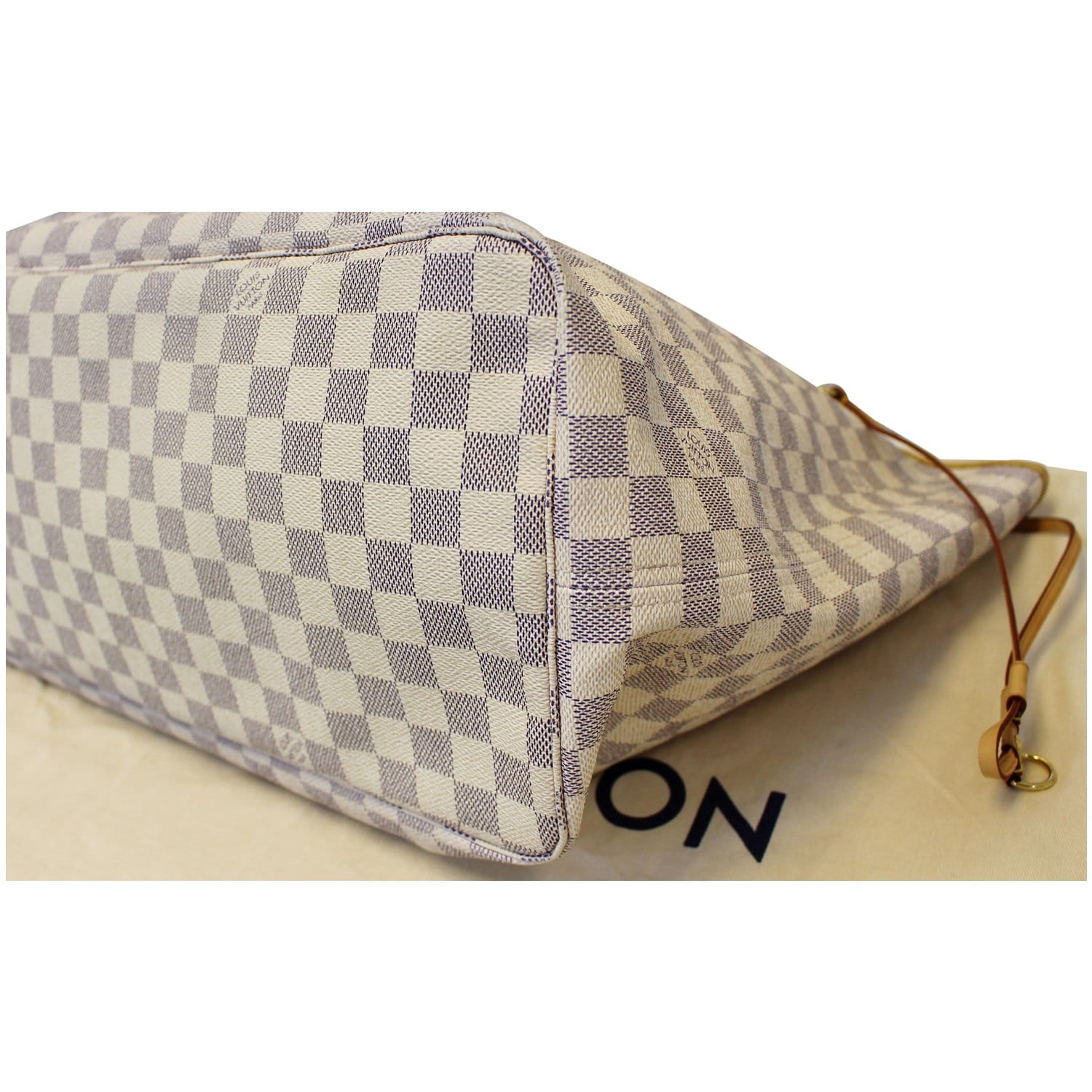 ViaAnabel - 🤍Louis Vuitton Damier Azur Totally GM Bag ▪️This stylish tote  is finely crafted of Louis Vuitton signature damier canvas in azure blue in  the largest size. ▪️The bag feature vachetta