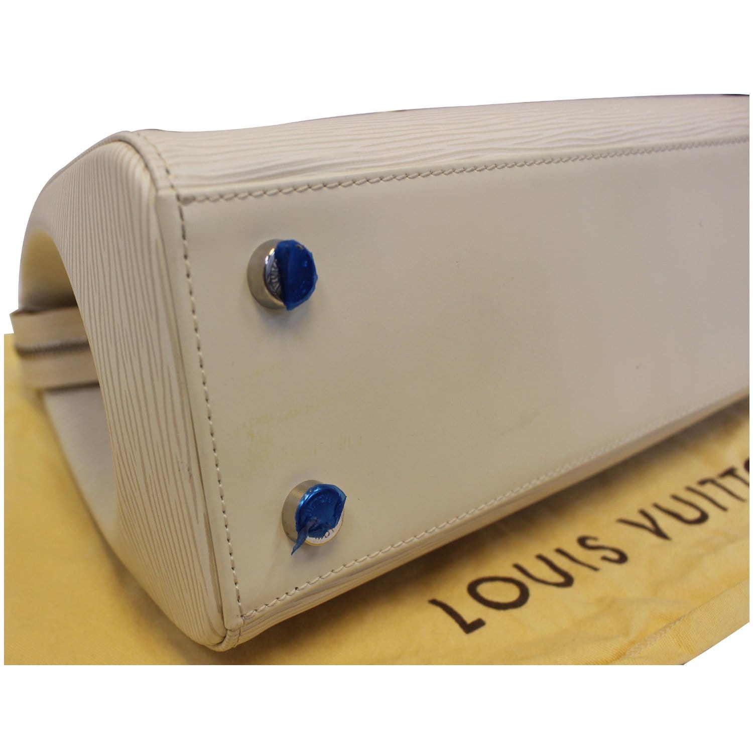 Bréa leather handbag Louis Vuitton Ecru in Leather - 38157678