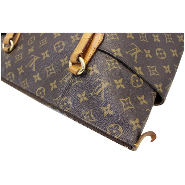 Louis Vuitton Totally MM Monogram Canvas Shoulder Handbag-US