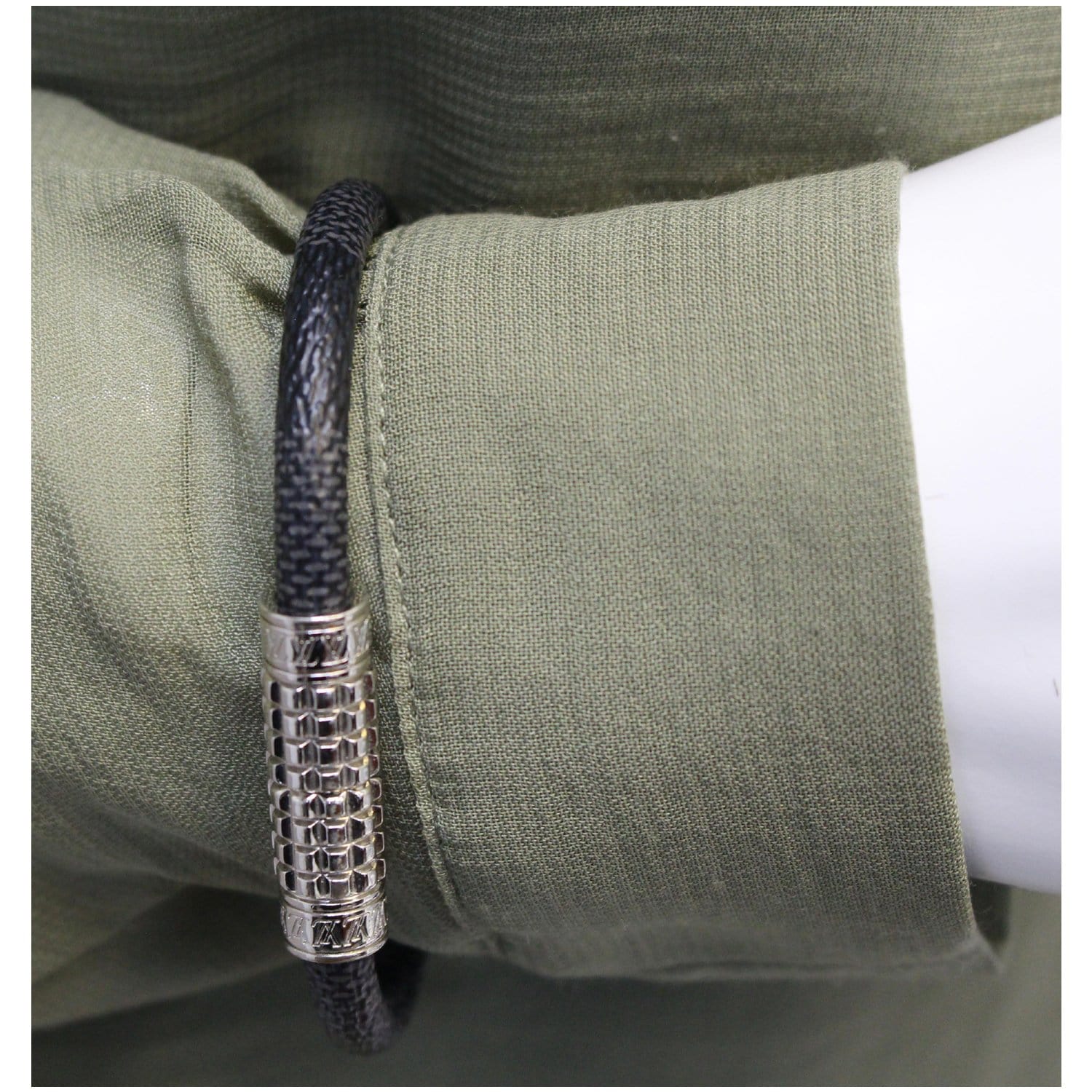 Louis Vuitton Digit bracelet , Great condition, RRP