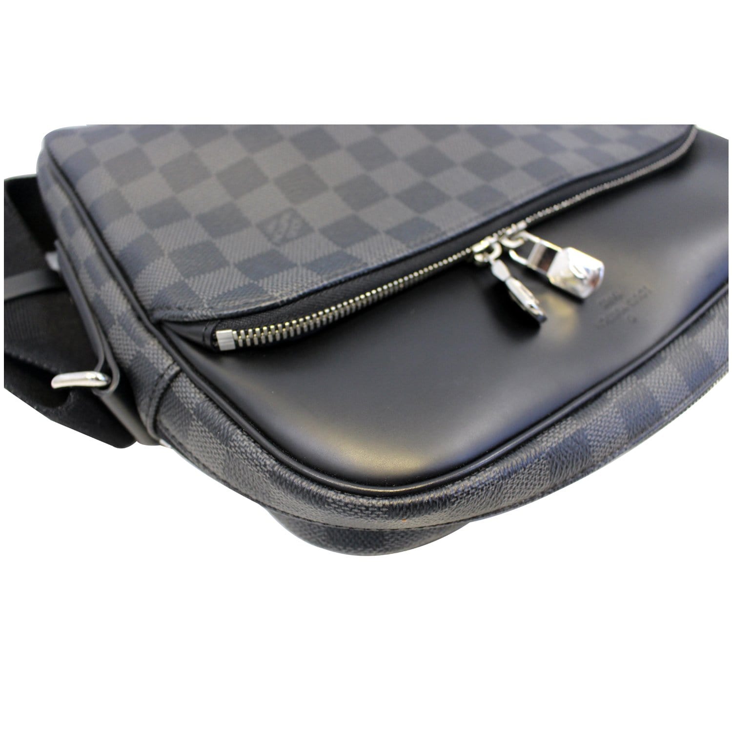 Dayton Reporter MM, Used & Preloved Louis Vuitton Crossbody Bag, LXR USA, Black