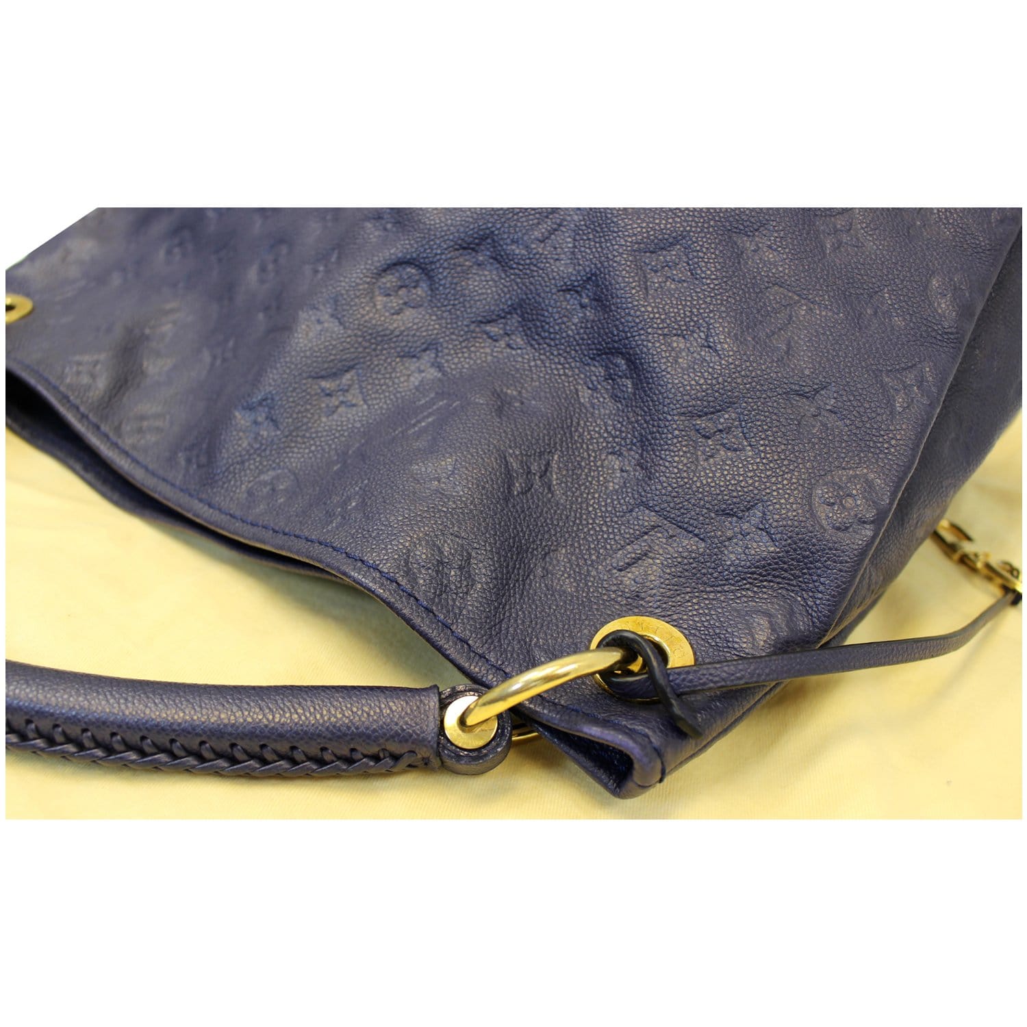 Artsy leather handbag Louis Vuitton Blue in Leather - 32683602
