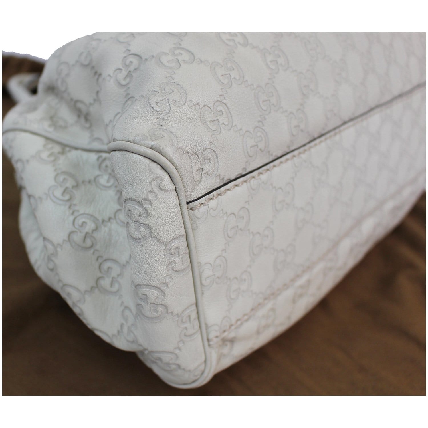 Authentic Gucci Guccissima Sukey Handbag Tote Interlocking G Leather Off  White