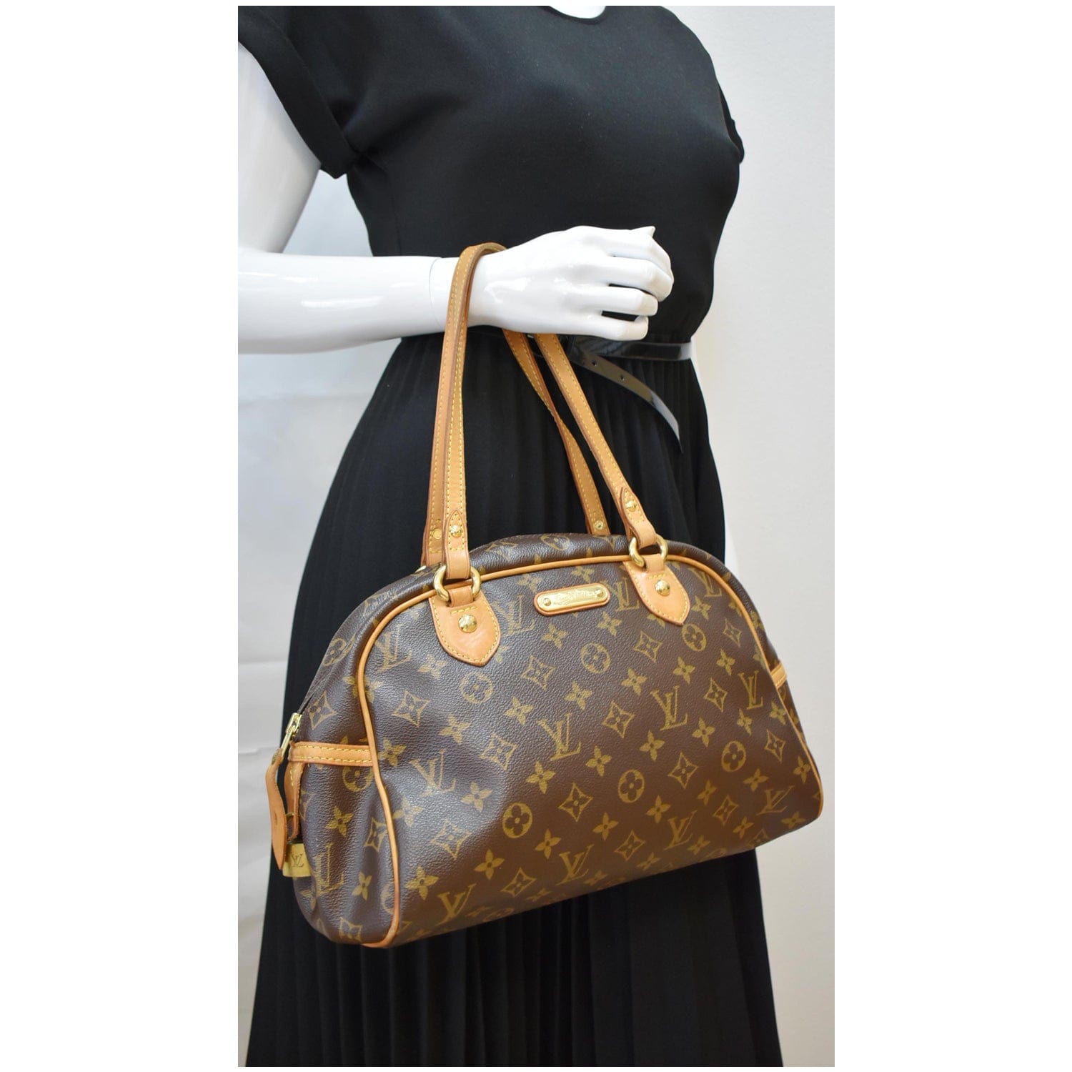 Louis Vuitton Monogram Canvas Montorgueil PM Shoulder Bag (SHF-21BXZs) –  LuxeDH