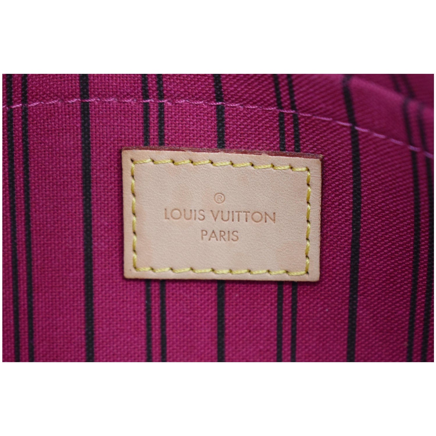Louis Vuitton Neverfull pochette. $450 To purchase: Online website link in  bio Cmstmatthews.com #shopcm #cmstmatthews #shoplocal…