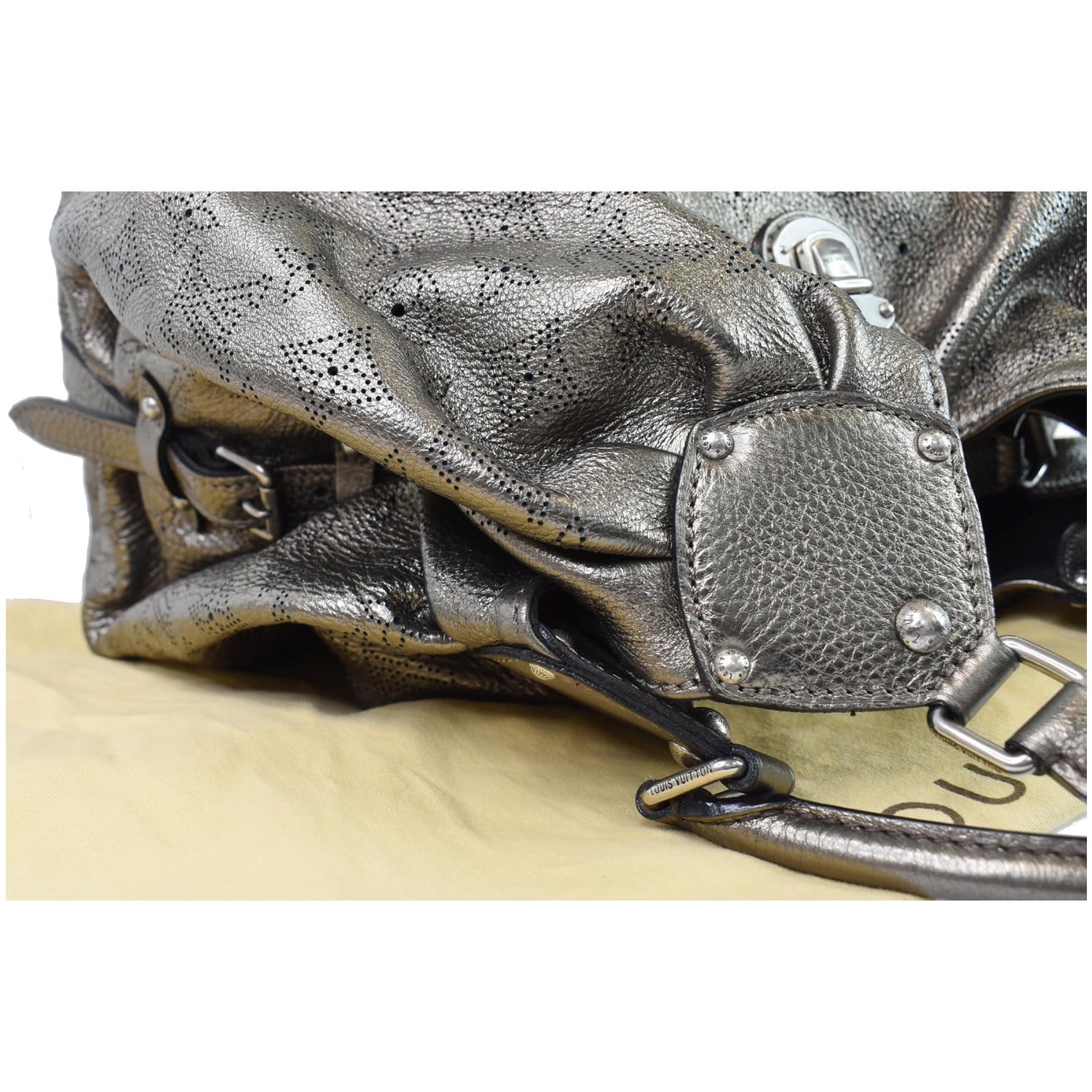 Louis Vuitton Metallic Monogram Mahina Leather Surya XL Bag at 1stDibs  louis  vuitton metallic bag, lv metallic bag, metallic louis vuitton bag