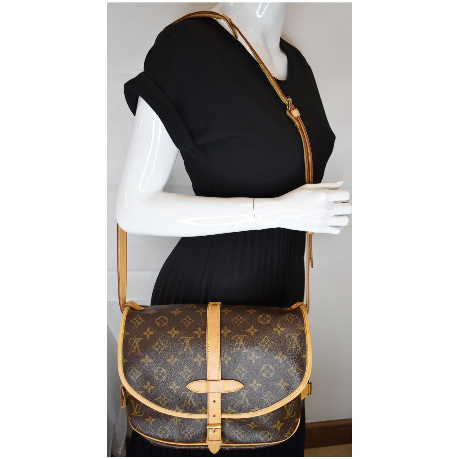 Saumur handbag Louis Vuitton Brown in Cotton - 37101862