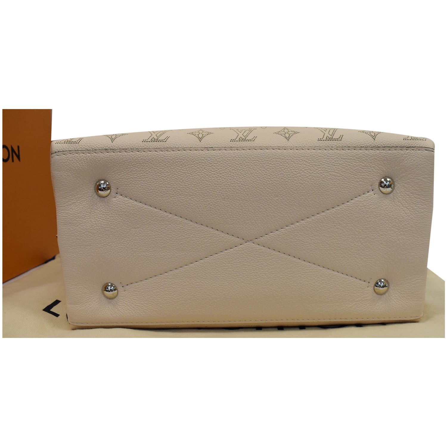 Louis Vuitton, Bags, Louis Vuitton Authentic Carmel Hobo Bag In Mahina  Calf Leather Ah260