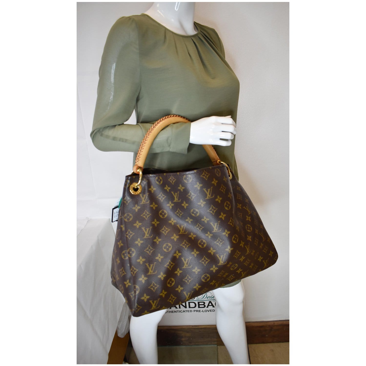 Artsy cloth handbag Louis Vuitton Brown in Cloth - 36825122