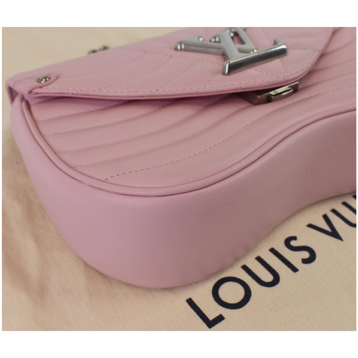 LOUIS VUITTON New Wave MM Chain Shoulder Bag Leather 2Way Pink M55020 Auth  24027