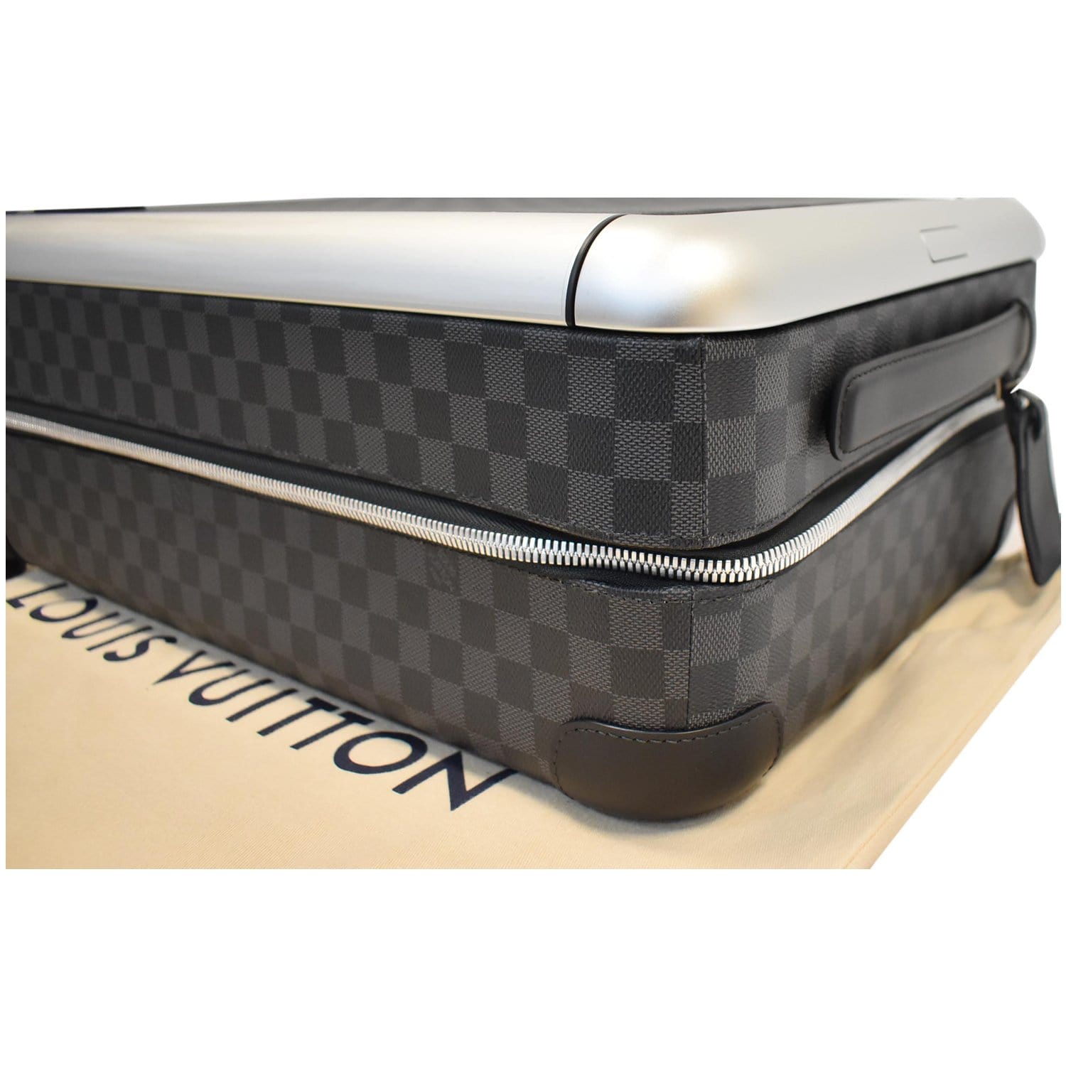 Louis Vuitton suitcase. Horizon 70 Damier Graphite Canvas