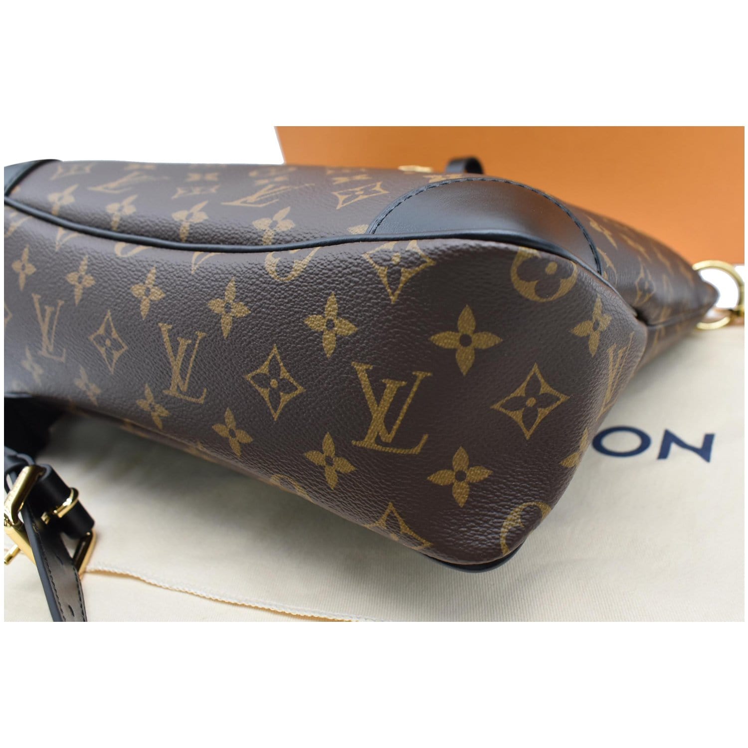 Louis-Vuitton-Monogram-Odeon-MM-Shoulder-Bag-M56389 – dct
