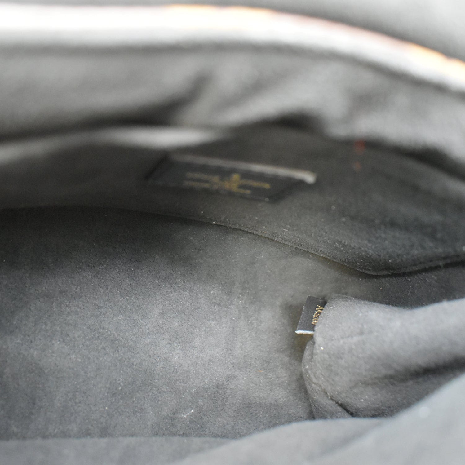 Locky BB Monogram Black Leather in 2023  Modern handbag, Crossbody bag,  Leather handle