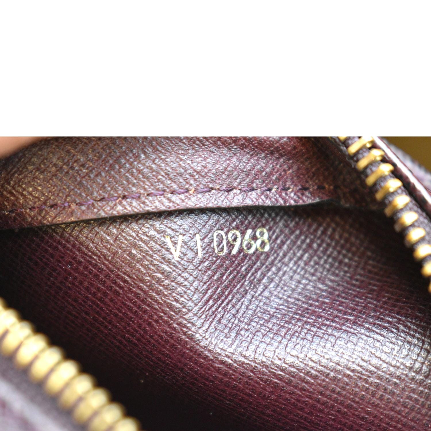 Louis Vuitton Pochette Orsay 2lk1219 Green Taiga Leather Wristlet