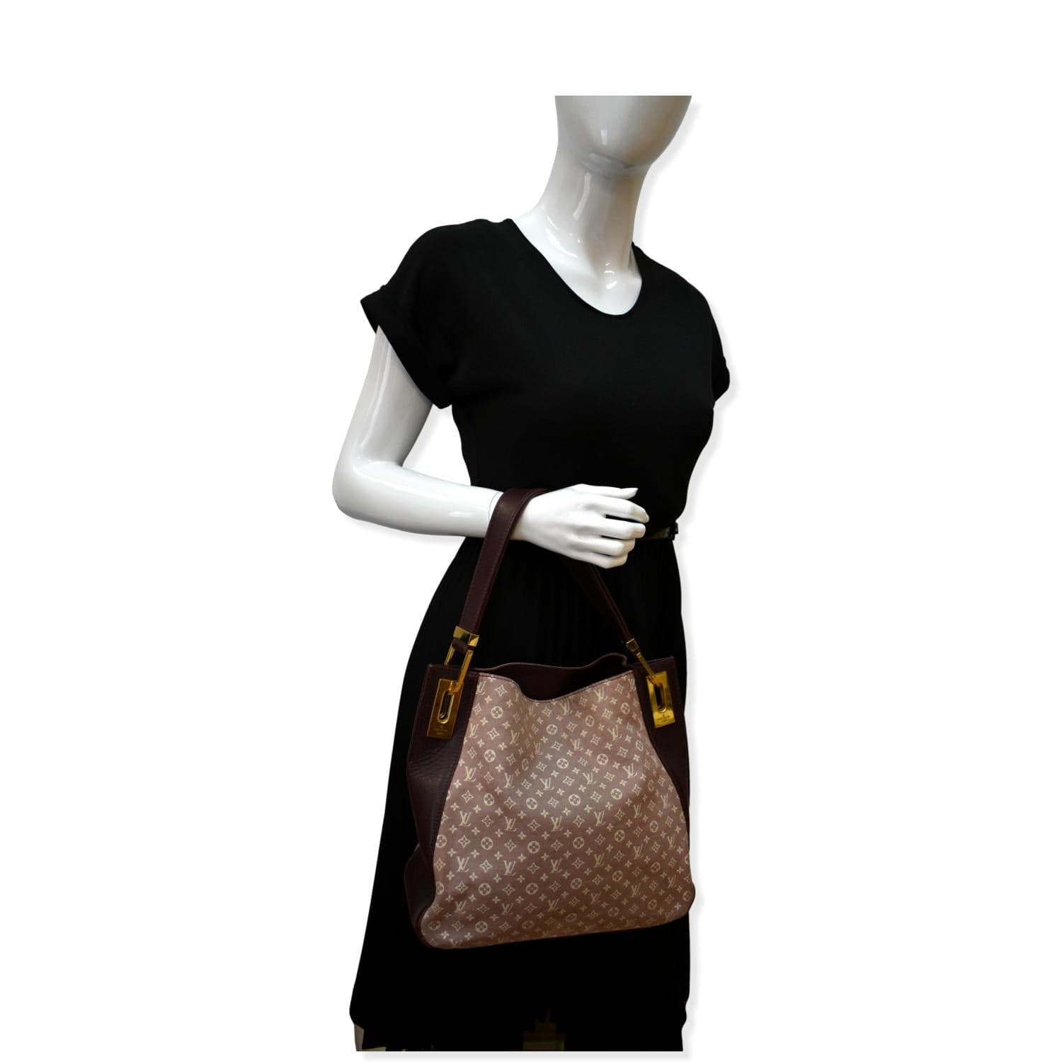Orange Louis Vuitton Monogram Mahina Suede Onatah PM Hobo Bag – Designer  Revival