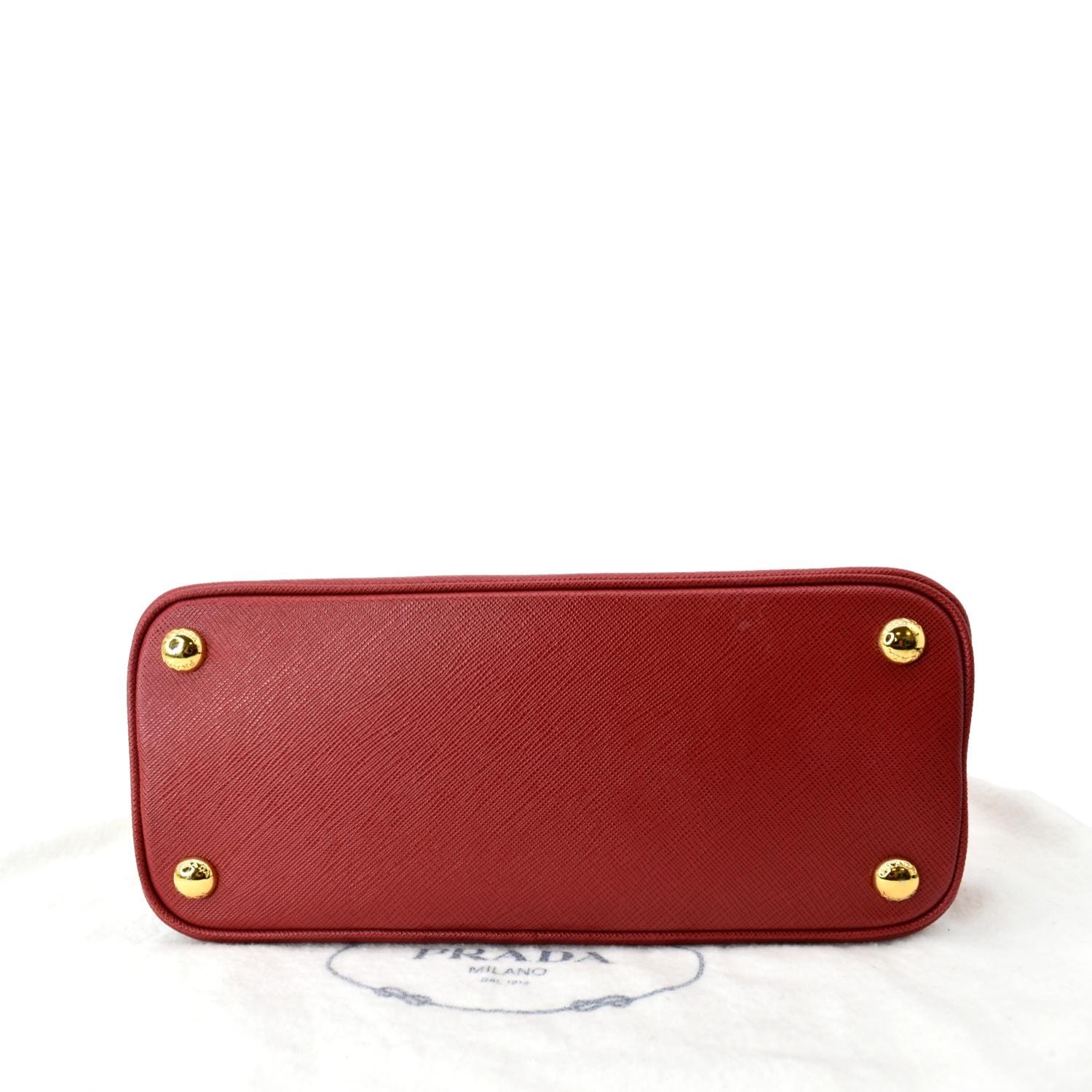 Saffiano leather handbag Prada Red in Leather - 10469700