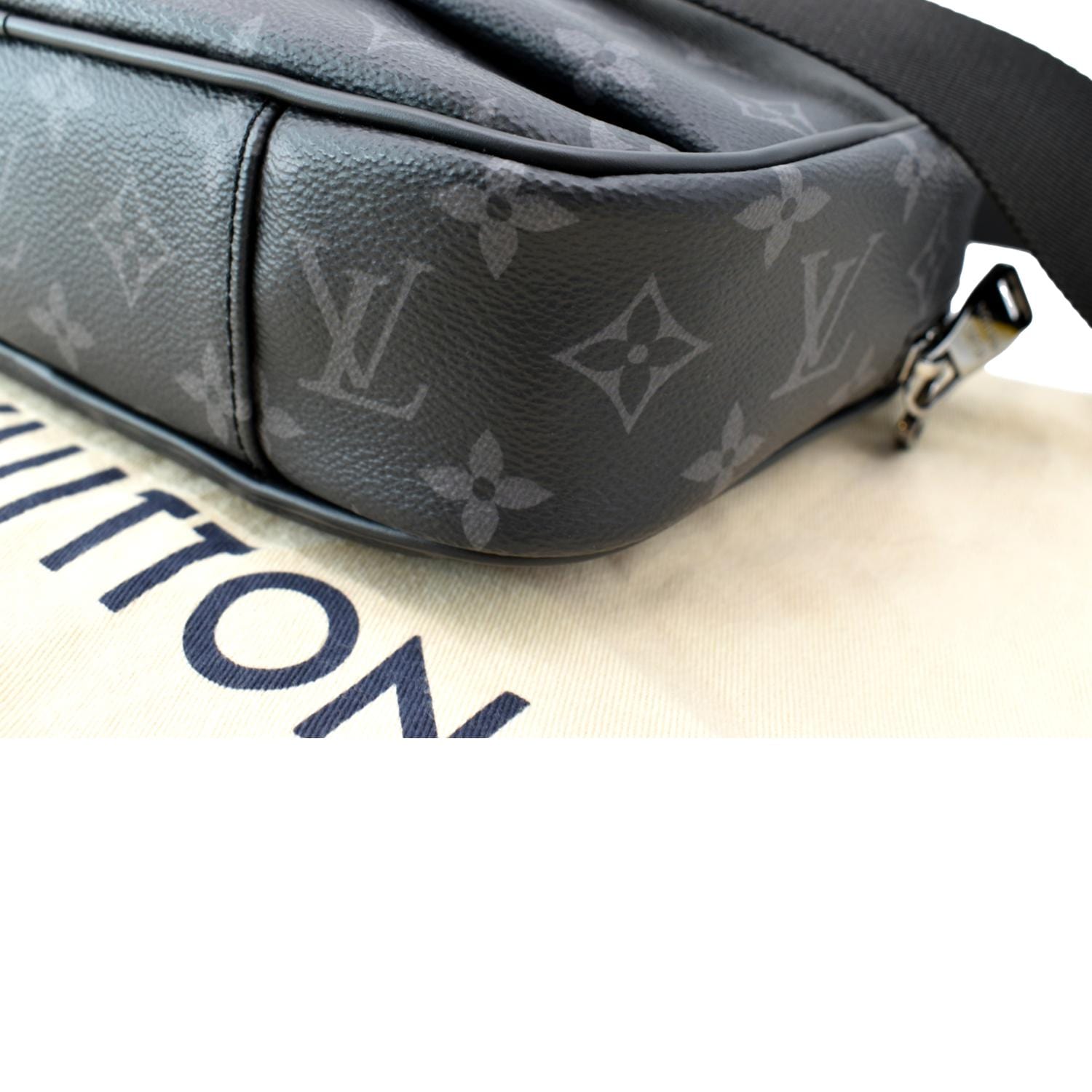 Louis Vuitton Black Monogram Eclipse Explorer Bumbag Leather Cloth  Pony-style calfskin ref.982359 - Joli Closet