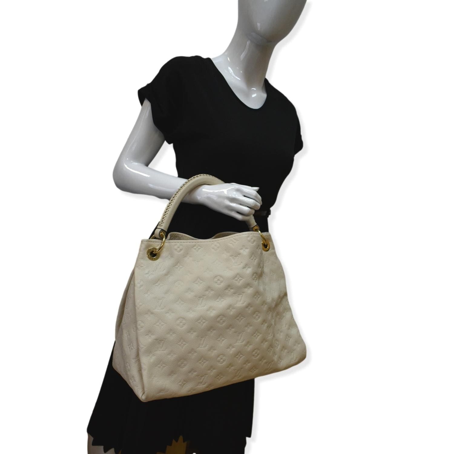Louis Vuitton, Artsy shoulder bag in empreinte leather Cream ref.245463 -  Joli Closet