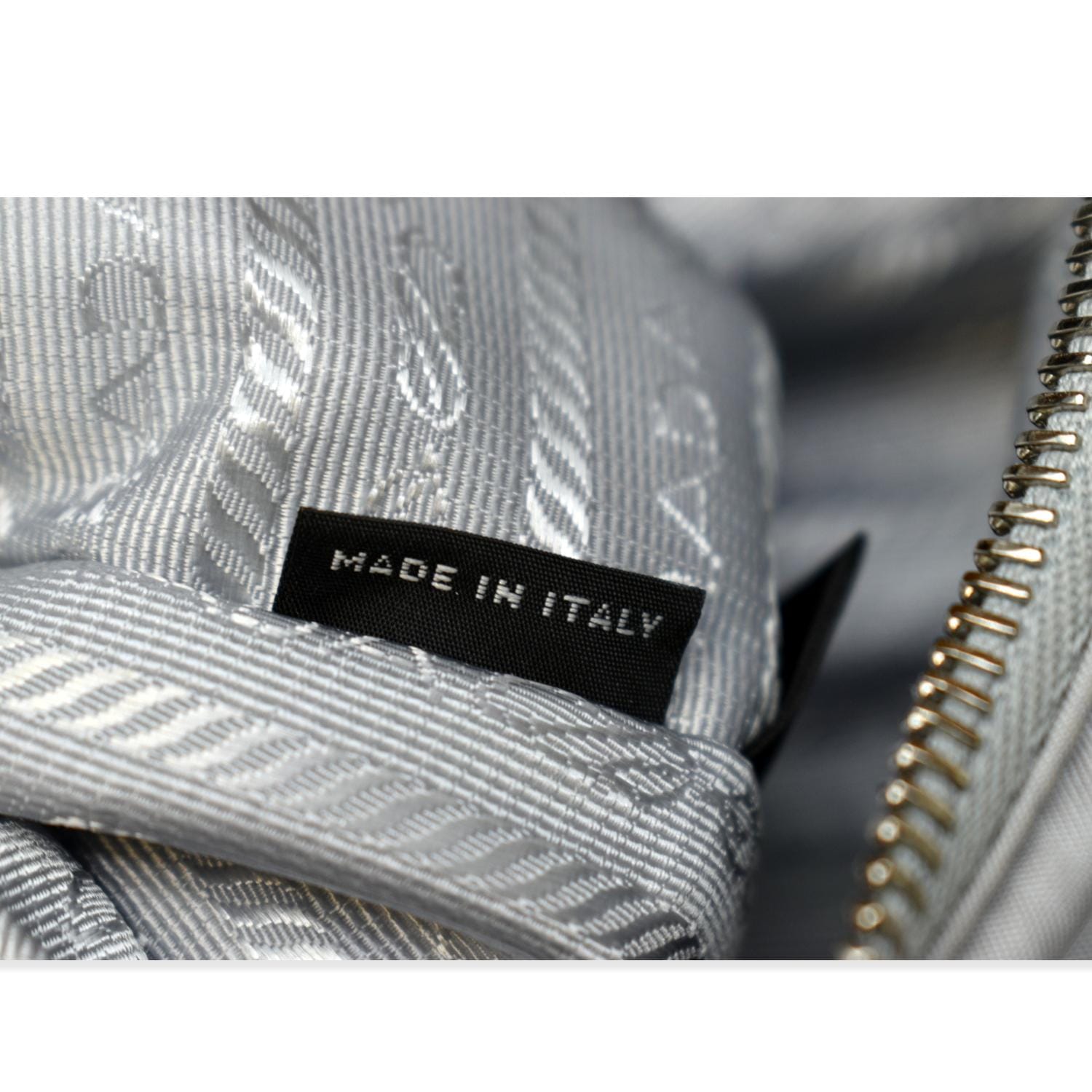 Prada Re-edition 2005 Shoulder Bag Tessuto Small Auction