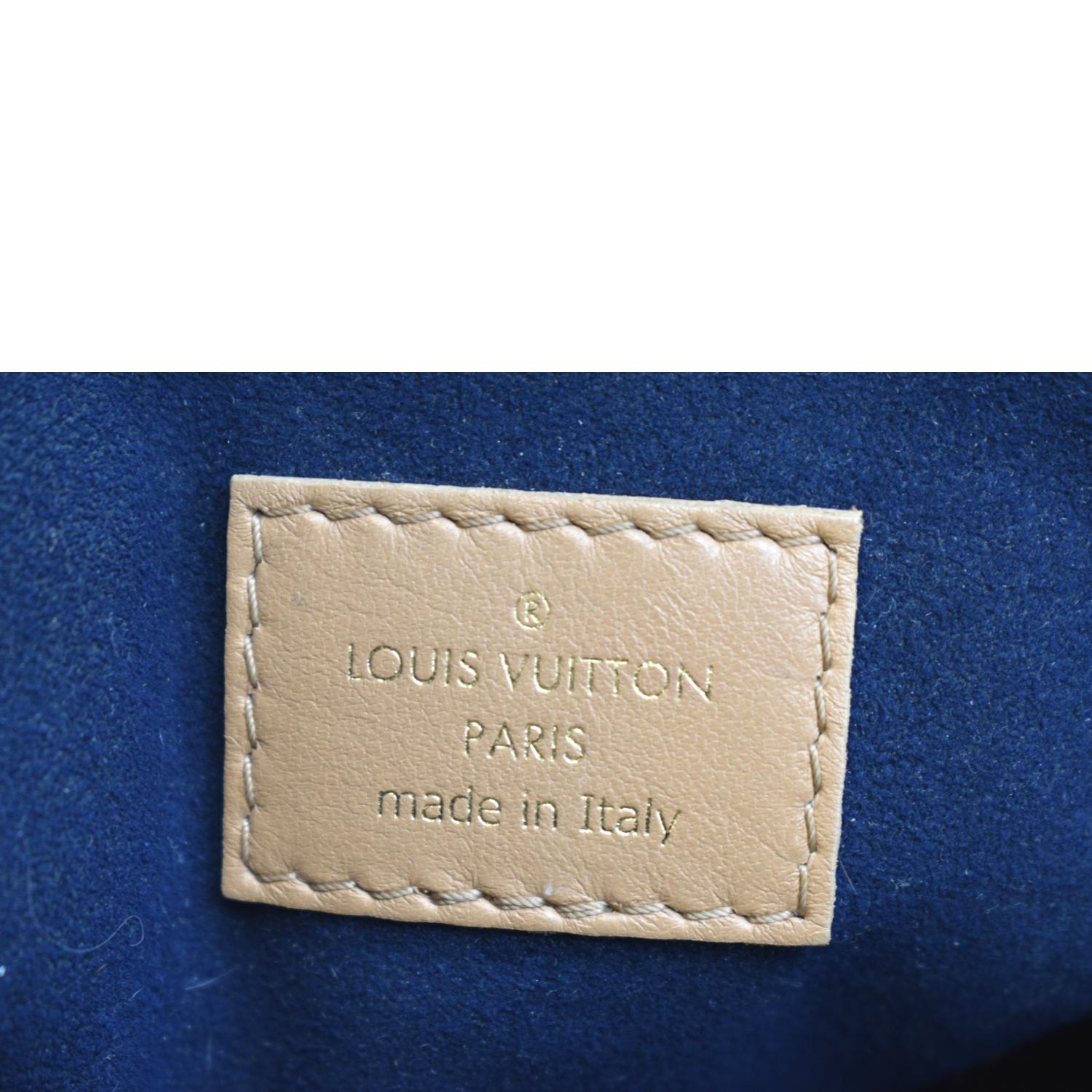Louis Vuitton LV Coussin PM new Green Leather ref.955385 - Joli Closet