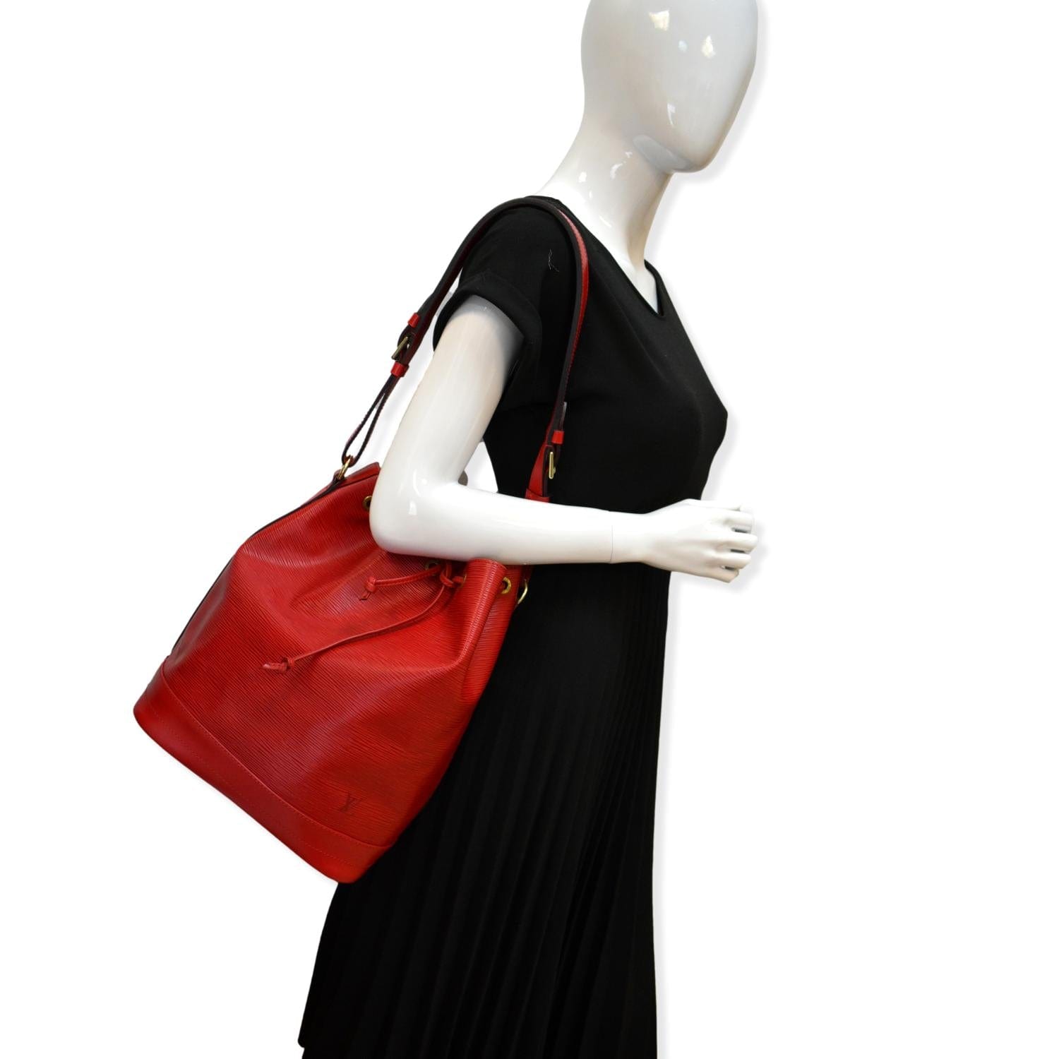 Louis Vuitton Vintage Epi Leather Noe Shoulder Bag (SHF-20452) – LuxeDH