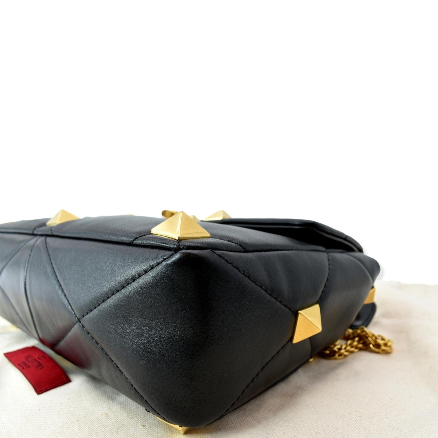 Roman Stud Medium Leather Shoulder Bag in Black - Valentino Garavani