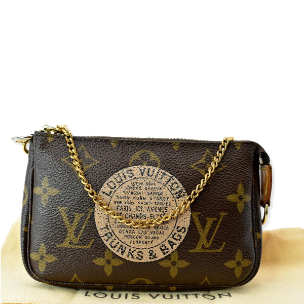 Louis Vuitton Beige Monogram Vernis Leather Pochette Accessoires