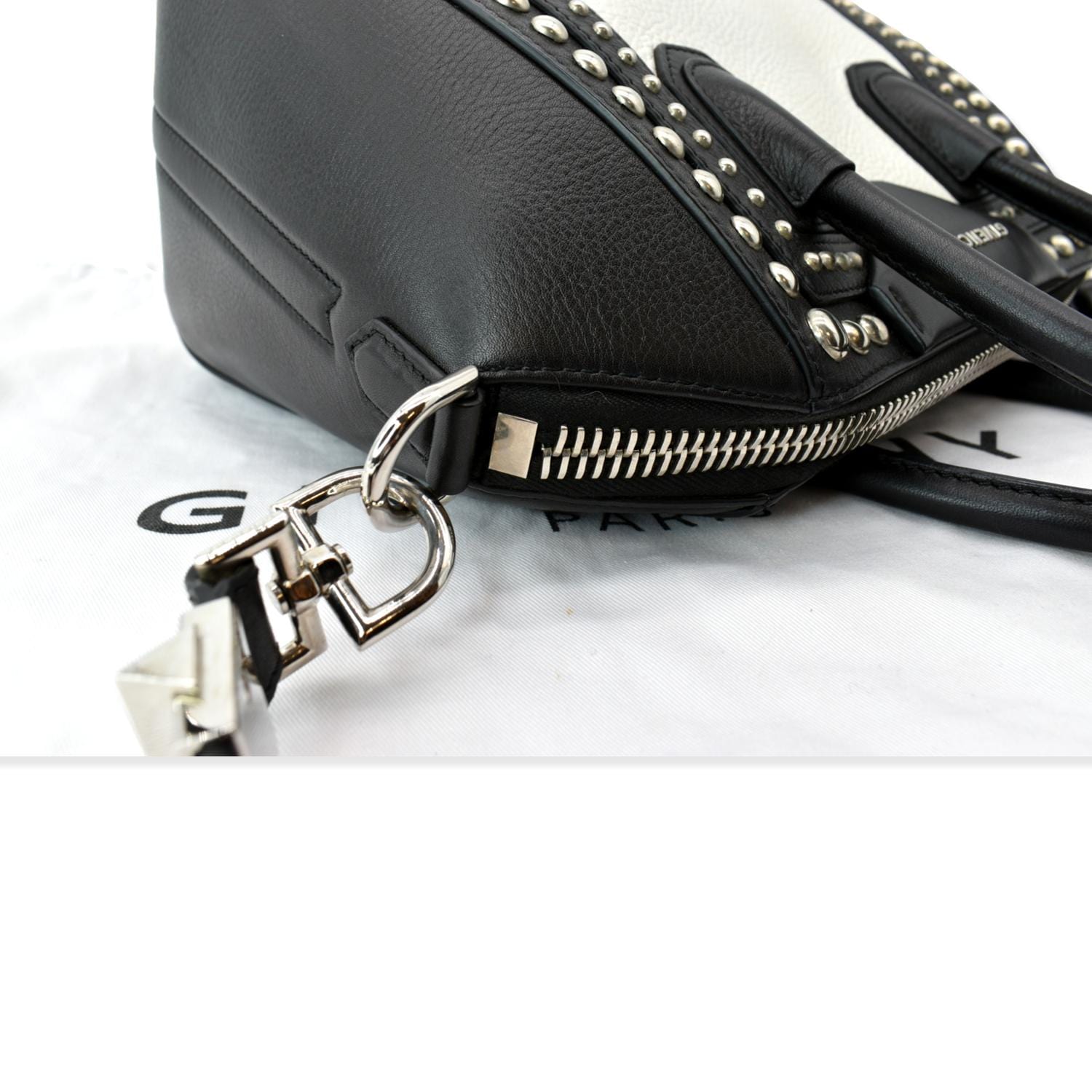 Givenchy Antigona Bag Leather with Zipper Detail Medium at 1stDibs