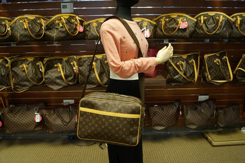 LOUIS VUITTON Monogram Reporter GM Shoulder Bag