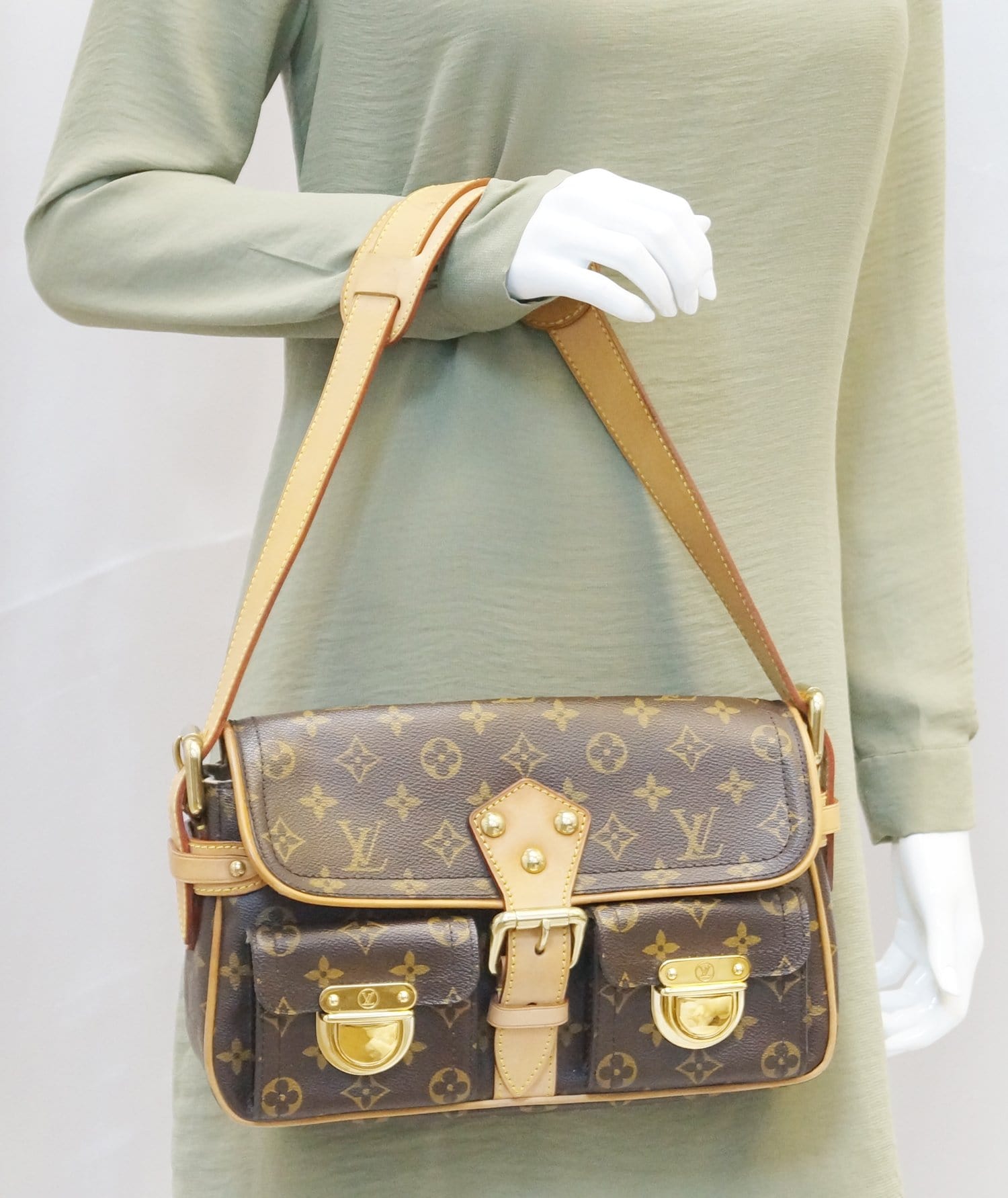 Louis Vuitton Monogram Canvas Hudson PM Shoulder Bag (SHF-23168