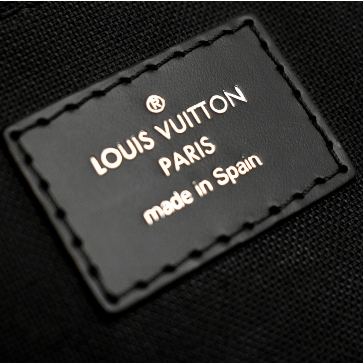 Louis Vuitton District MM Damier Graphite Messenger