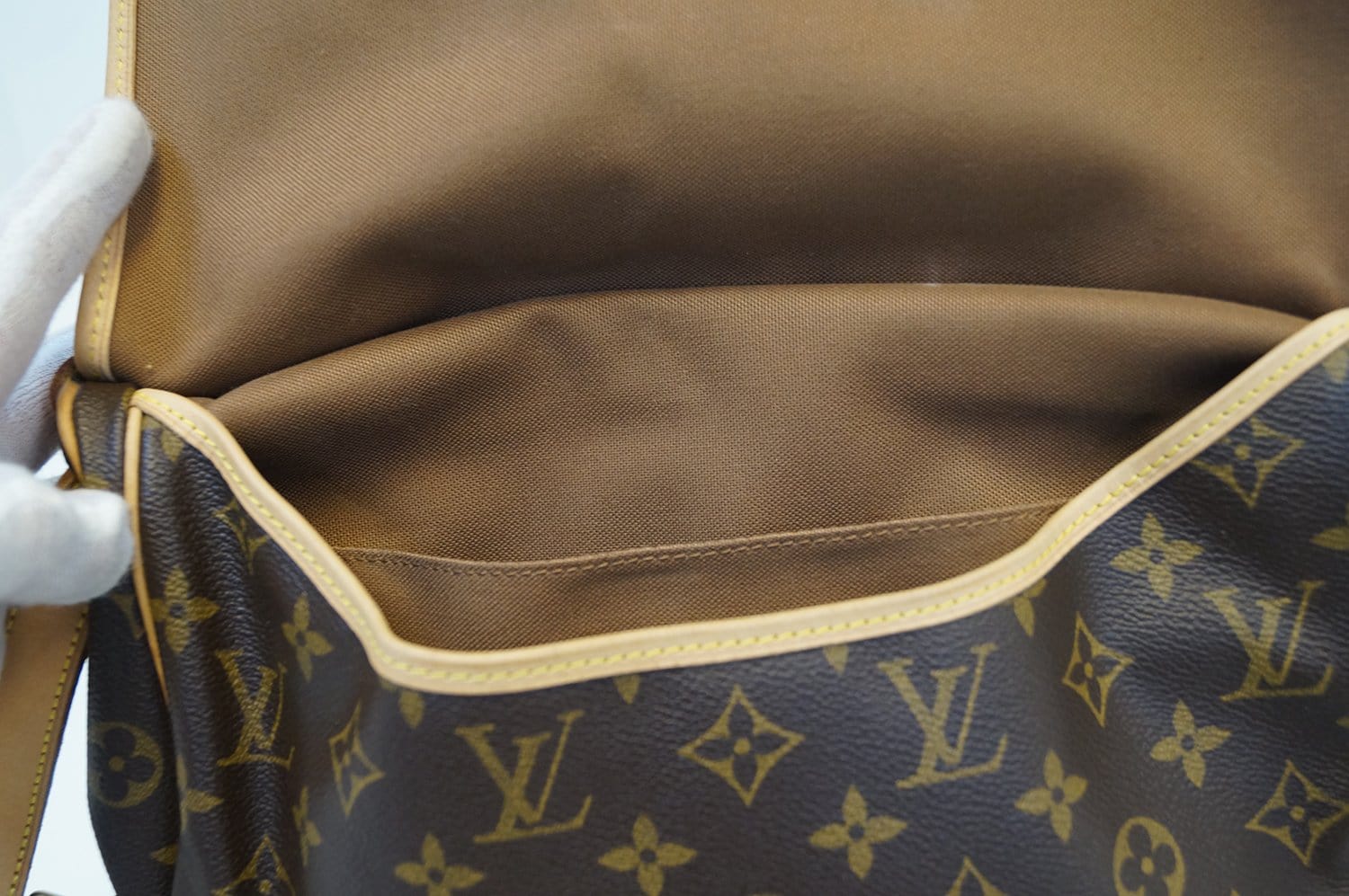 Louis Vuitton Saumur Shoulder bag 372767