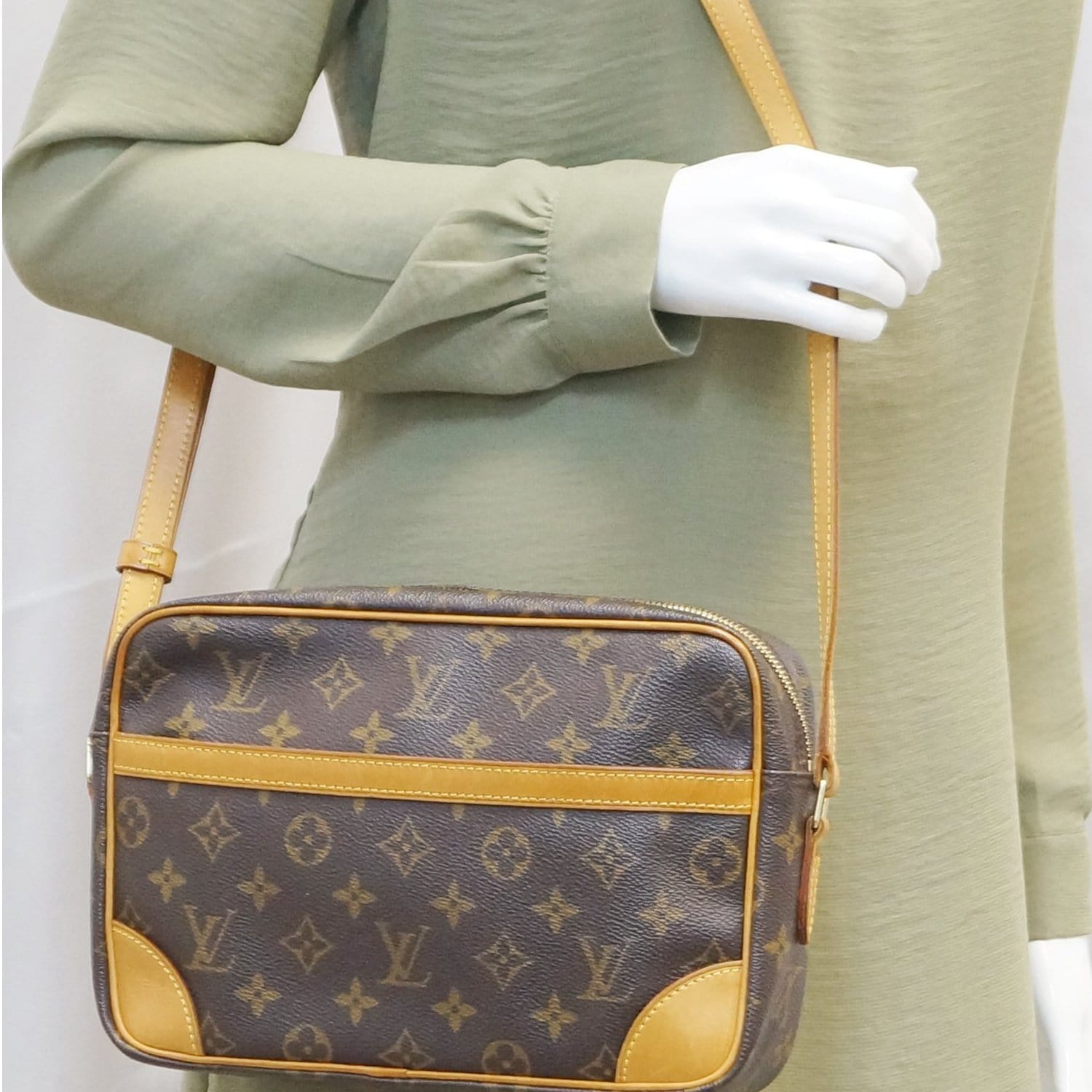 Louis Vuitton Monogram Canvas Trocadero 27 Shoulder Bag (SHF