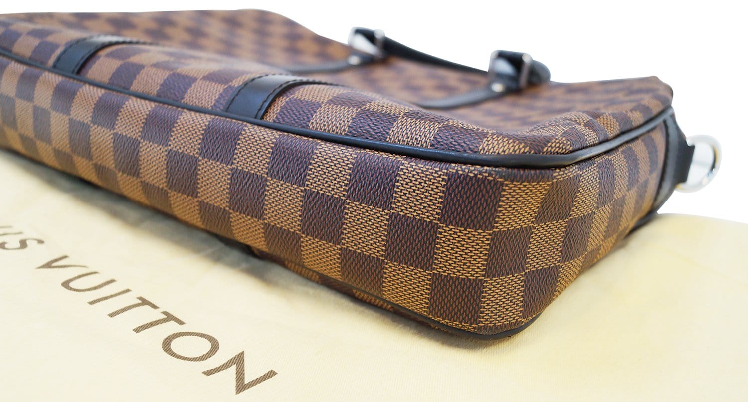 I love pockets and sippers and the Louis Vuitton Totally MM in damier