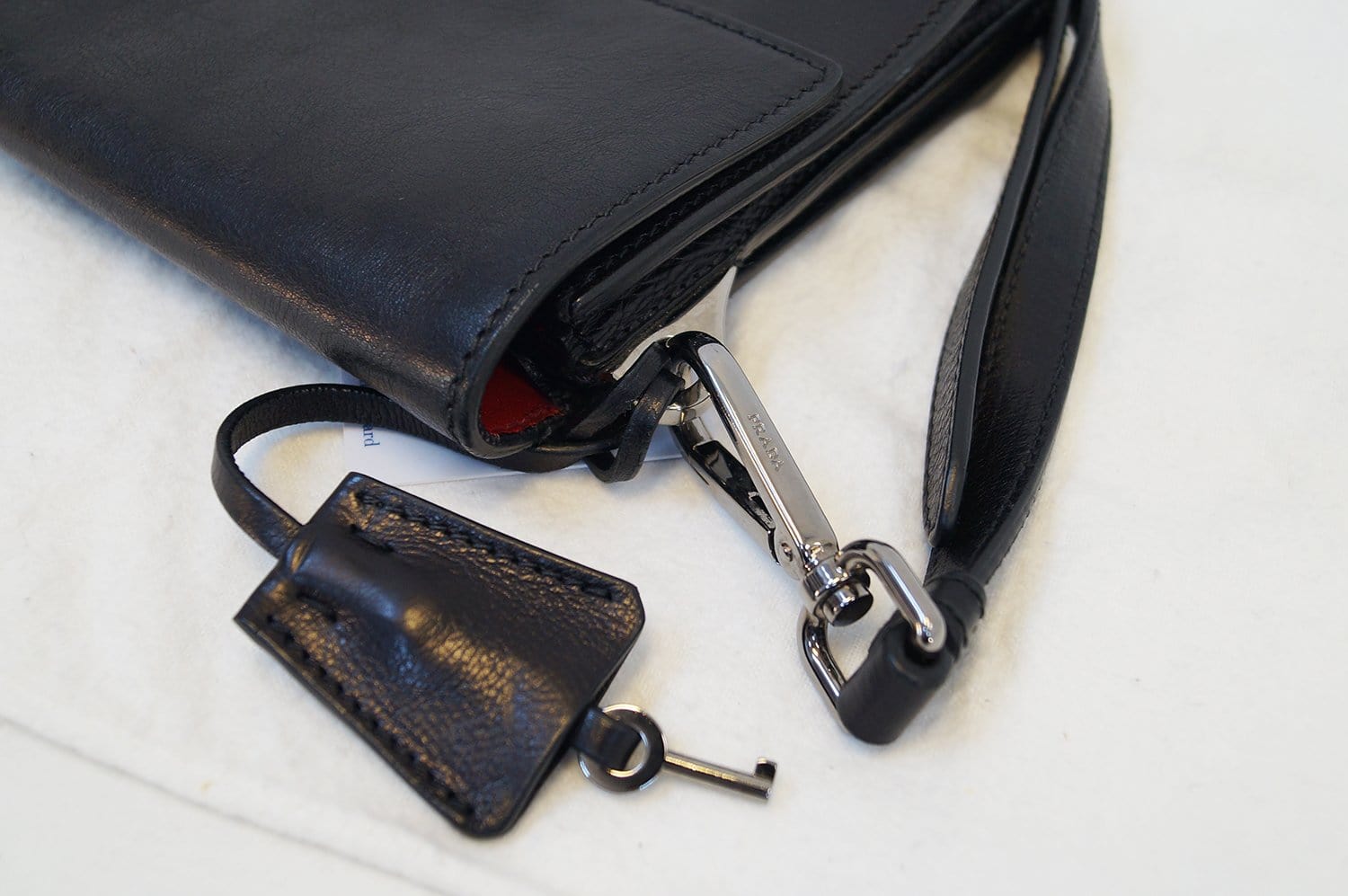 Leather crossbody bag Prada Black in Leather - 33208233