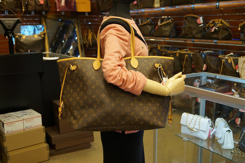 LOUIS VUITTON Monogram Neverfull GM Shoulder Bag