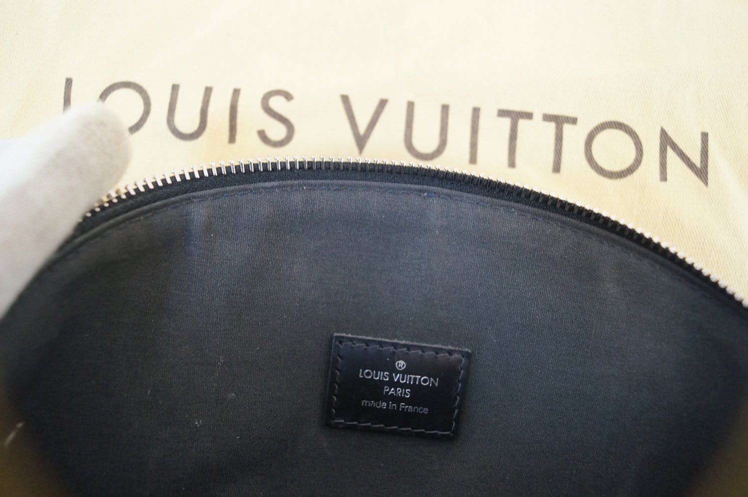 Lockit leather handbag Louis Vuitton Black in Leather - 31347070