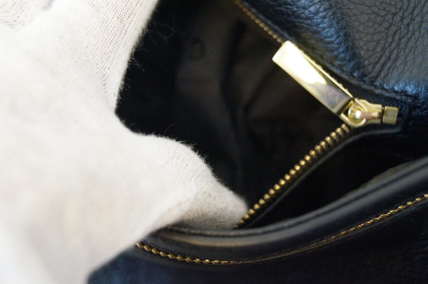 Tory Burch Britten Adjustable Leather Shoulder Bag in Black