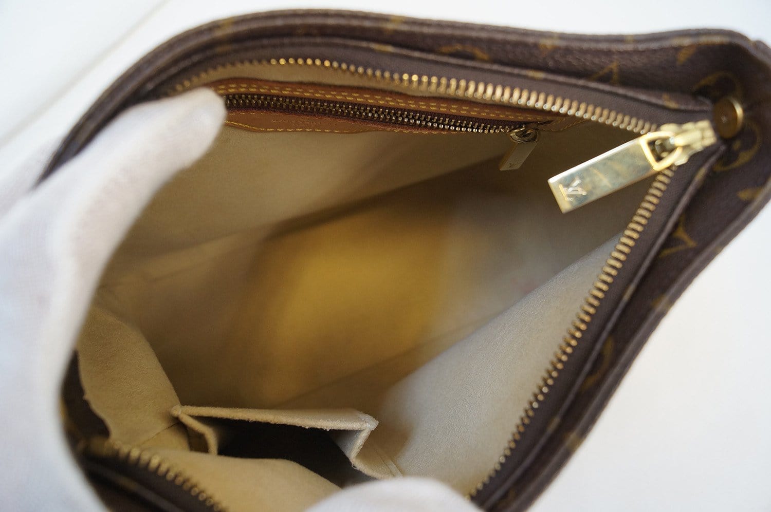 Louis Vuitton Monogram Looping Mm Shoulder Bag - 30% Off