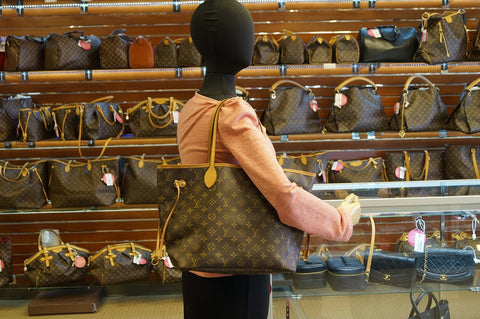 LOUIS VUITTON Monogram Neverfull MM Shoulder Bag