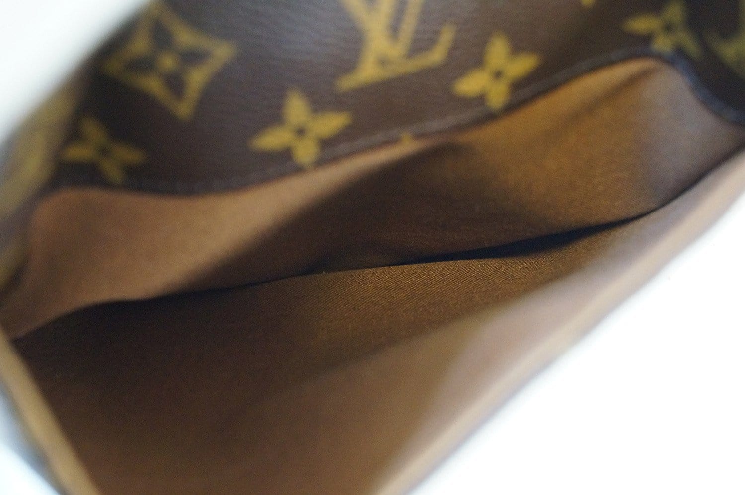 Louis Vuitton Monogram Canvas Odeon PM Shoulder Bag (SHF-22536) – LuxeDH